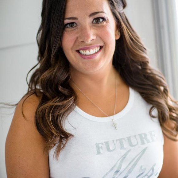 Meet your Posher, Jessica - Picture 2 of 2